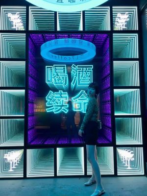 Infinite Visual Art Light Box Melle Abyss Mirror 3D Luminous Letter Logo Neon Billboard